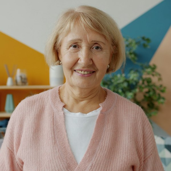 Senhora sorrindo